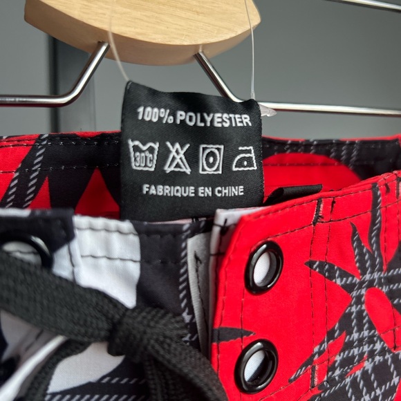 NWT Gwada Surf Floral Men's Swim Shorts - Red and Black Size 30 - Picture 9 of 9